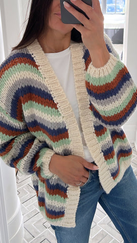 MUST HAVE LEOPARD CARDIGAN