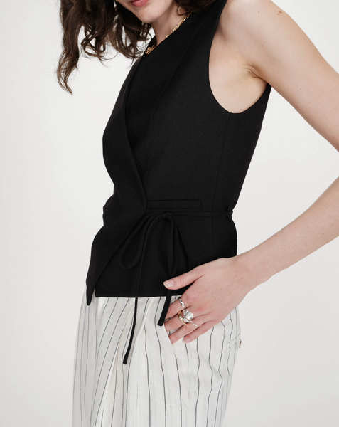 WRAP VEST & PLEATED STRAIGHT SHORT SET
